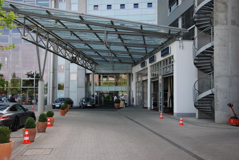 Bereits am Eingang fühlt sich der Besucher wie der Gast eines Nobelhotels. (Archiv: Vogel Business Media)