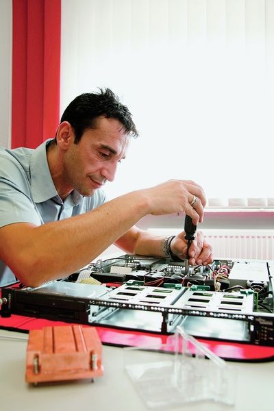 Bei der Rednet AG wird Dell-Hardware repariert. (Archiv: Vogel Business Media)