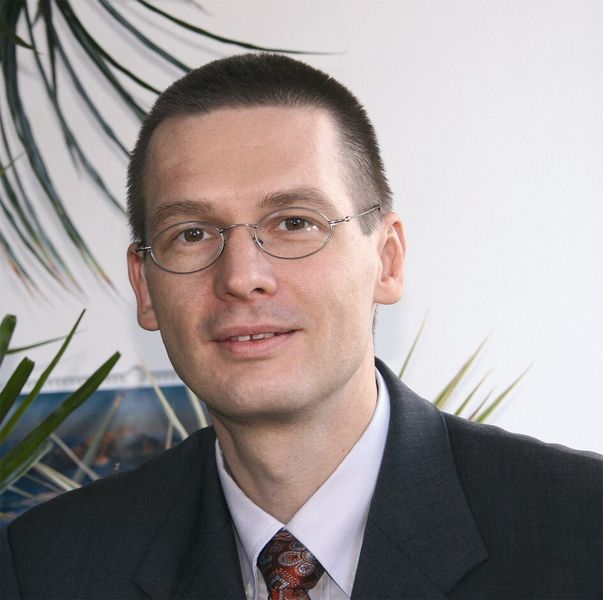 Dr. Gernot Bachler, Research & Development Motion: „Maschinenbauer wollen nicht nur eine Steuerung, sondern eine komplette Plattform für die Maschinen-Automatisierung. Dies inkludiert Antriebe, Bewegungs- bzw. Bahnsteuerung, Visualisierung und deren Vernetzung. Eine Bahnsteuerung mit CNC-Funktionen wird integraler Bestandteil des Automatisierungssystems. Und B&R vereint in seinem Ansatz alle Komponenten in einem System.“ (Archiv: Vogel Business Media)