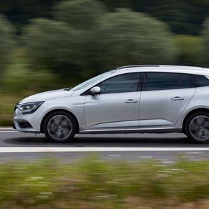(Renault)
