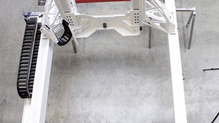 Das Achsportal haben die Ingenieure von Indunorm auf Linearitäten, Winkligkeit und Positionierfehler im Raum vermessen. (Indunorm)