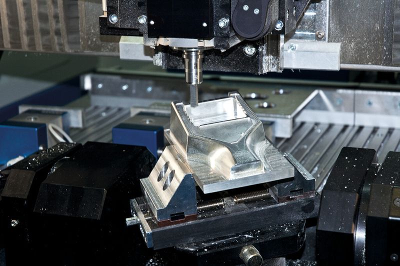 Eigene Fertigung: Die unabhängige Mechanik-Fertigung bringt einen enormen Zeitvorteil. (Bild: dresden elektronik)