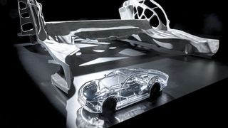 Das Bioneqxxtm-Alu-Gussteil ist das derzeit größte Leichtmetall-Strukturbauteil bei Mercedes-Benz. Es bildet die Hauptkomponente im Heck des Vision EQXX. Norbert Dölle stellt den Technologieträger auf dem »Automobil Industrie« Leichtbau-Gipfel 2022 in Würzburg vor. (Bild: Mercedes-Benz)