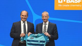 Dr. Markus Kamieth (rechts) ist neuer Vorstandsvorsitzender der BASF. (Bild: BASF)