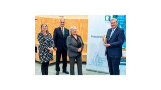 An der Verleihung des Deutschen Chemie-Preises 2021 in Ingelheim haben Dr. Sabine Nikolaus, Landesleiterin Boehringer Ingelheim Deutschland, VAA-Hauptgeschäftsführer Stephan Gilow, VAA-Vorstandsmitglied Dr. Monika Brink und Schott-CEO Dr. Frank Heinricht teilgenommen.  (Boehringer Ingelheim)