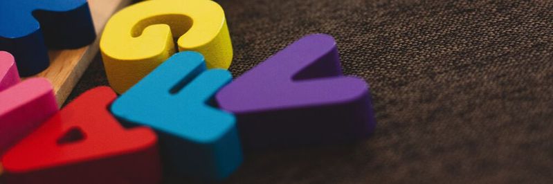 Auch wenn sich das „Du“ im Arbeitsalltag immer mehr durchsetzt, möchten trotzdem noch einige (potenzielle) Mitarbeiter mit „Sie“ angesprochen werden.