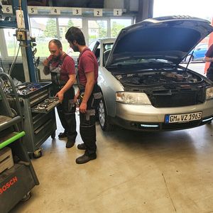 ... wird auch hier fleißig diagnostiziert und nach Fehlern gesucht. (Bild:  Schreiner/»kfz-betrieb«)