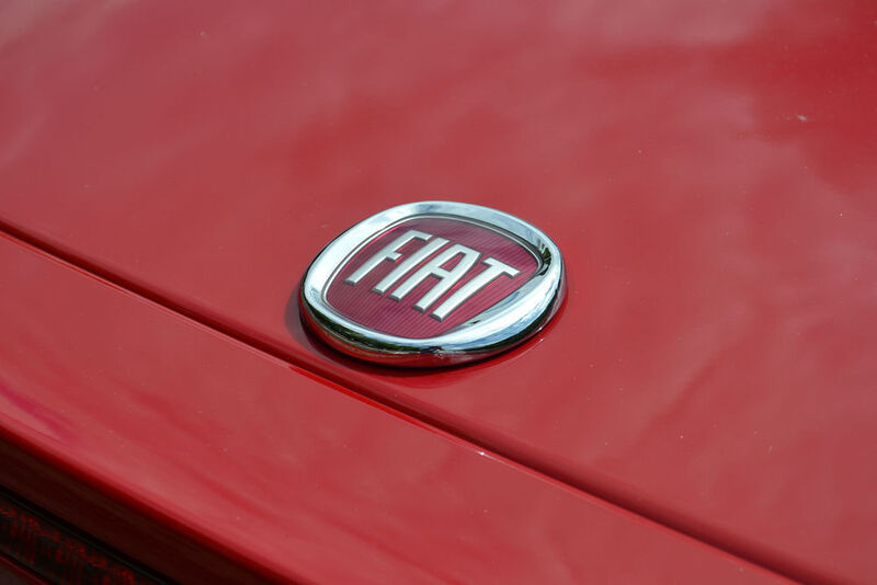 Das Fiat-Logo prangt hervorgehoben an Front und Heck. (Seyerlein/»kfz-betrieb«)