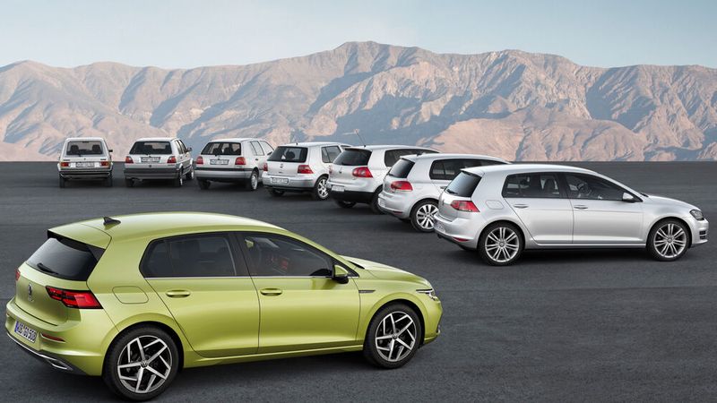 Volkswagen feiert 50 Jahre Golf unter anderem mit dem Sondermodell Golf „Edition 50“, das über besondere Design- und Ausstattungsdetails verfügt. Im Exterieur gehören dazu 18-Zoll-Leichtmetallfelgen („Leeds“), abgedunkelte Fondscheiben, eine beleuchtete Kühlergrill-Querspange, das illuminierte VW-Logo sowie die 3D-Plakette „50“ auf den B-Säulen. Im Interieur gibt es unter anderem „Edition 50“-Logos in den vorderen Einstiegsleisten und der unteren Lenkradspange, Pedalkappen aus gebürstetem Edelstahl und einen schwarzen Dachhimmel. (Bild: Volkswagen AG)