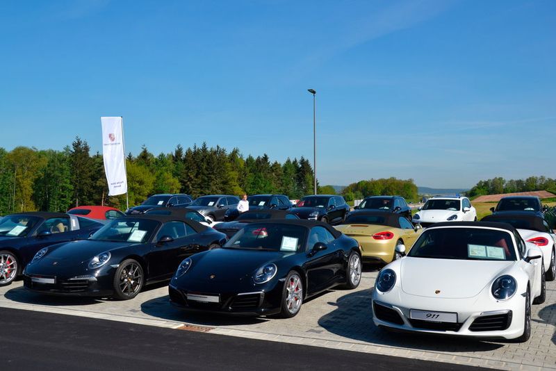Und auch 150 gebrauchte Sportwagen sollen einen neuen Eigentümer finden. (Michel/»kfz-betrieb«)