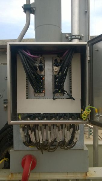 Anstatt zu verdrahen müssen nur noch standardisierte Kabel gesteckt werden.
 (Balluff)