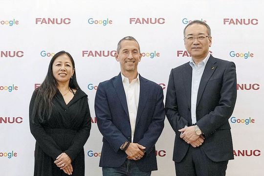 V. l. n. r.: Wendy Tan White, CEO von Intrinsic bei Google, Hiroshi Lockheimer, Chief Product Officer bei Other Bets und Executive Sponsor bei Google Japan, Kenji Yamaguchi, Präsident und CEO der Fanuc Corporation.(Bild:  Fanuc)