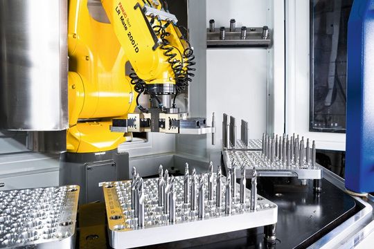 Dank Automatisierung ist die TBS AG in der Lage auch mittlere Serien an Sonderwerkzeugen mit bis zu 400 Stück hochgradig wirtschaftlich zu Schleifen.(Bild:  Thomas Entzeroth)