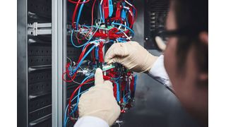 Ein Forscherteam am KIT erklärt bislang unverstandene Degradationsmechanismen im Kathodenmaterial für zukünftige Hochenergie-Lithium-Ionen-Batterien.  (Amadeus Bramsiepe, KIT)