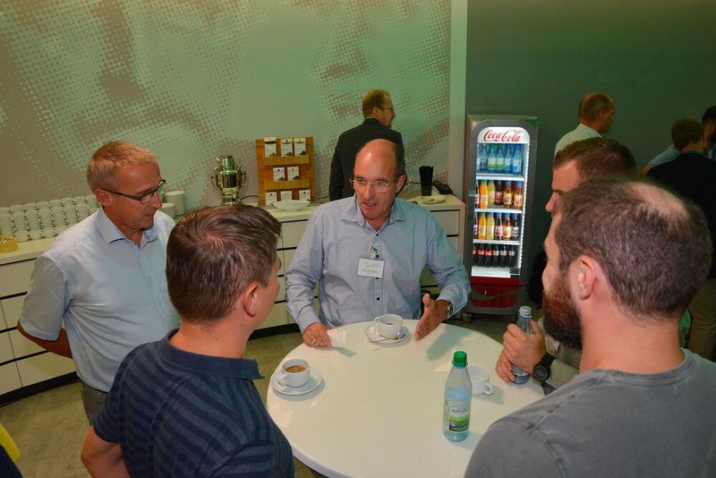 Zwischen den Vorträgen konnten sich die Fachbesucher mit den Vortragenden austauschen und Kontakte knüpfen.  (J. Untch / Vogel Communications Group GmbH & Co. KG)