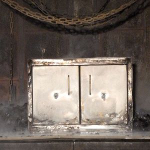 Safety cabinet after the endurance test — 90 minutes inside the fire container: When it was opened, though worn on the outside, it had not taken any damage on the inside, and what’s more, neither had the objects in it. 
