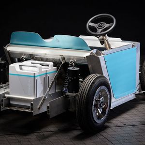 Der E-Antrieb kombiniert einen 24-Volt-Motor mit zwei 12-Volt-Batterien.(Bild:  Young Driver)