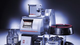 Abb.1: Die Modulyzer-for-Petro-Gerätekombination für hochviskose Proben besteht aus einem Dichtemessgerät, einem Refraktometer und einem Probenwechsler. (Bild: Anton Paar)