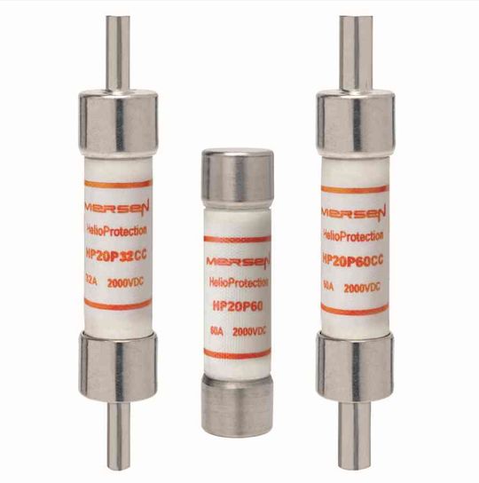 Die Mersen-Sicherungseinsätze HP20P sind in einer Standardausführung und einer Crimp-Cap-Ausführung erhältlich. Die Standardsicherung wird einbaufertig geliefert, während die Crimp-Cap-Ausführung zum Crimpen auf Leiter konzipiert ist. (Bild:  Mersen)