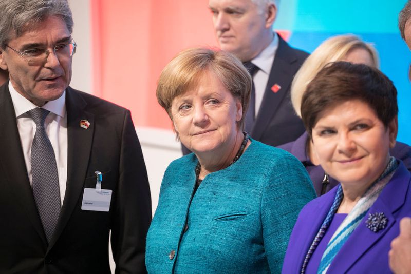 Die Kanzlerin bei ihrem Rundgang über die Messe (MICHAELHECK-FOTOGRAFIE.DE)