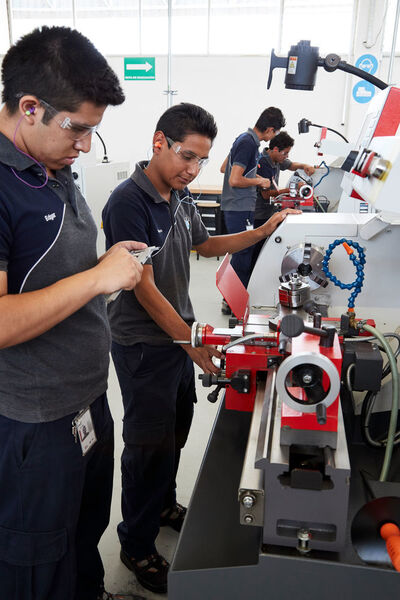 Die BMW Group hat für die Aus- und Weiterbildung ein eigenes Trainingszentrum in San Luis Potosí. (BMW/Fabian Kirchbauer)