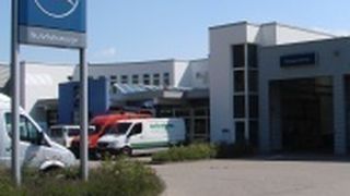 Der Nutzfahrzeugbetrieb von Assenheimer Mulfinger liegt verkehrsgünstig an einer Ausfahrt der A6.  (Foto: Rosenow)