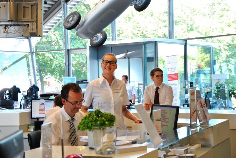 Audi-Kunden in Ingolstadt sind etwas anspruchsvoller, wenn es um ihre Automarke geht. Für die kompetenten Servicekräfte des Audi-Zentrums Ingolstadt ist das kein Problem. (Bild: Kampfmann)