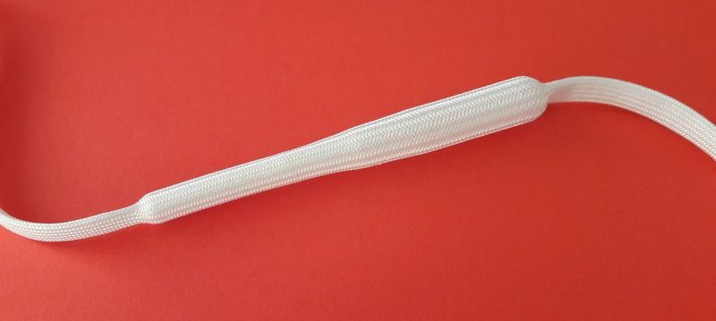 Dieses textile Kreuzband besteht aus einem umflochtenen LSR-Formkörper mit einem Flechtwinkel von 60 Grad. (ITA/RWTH)