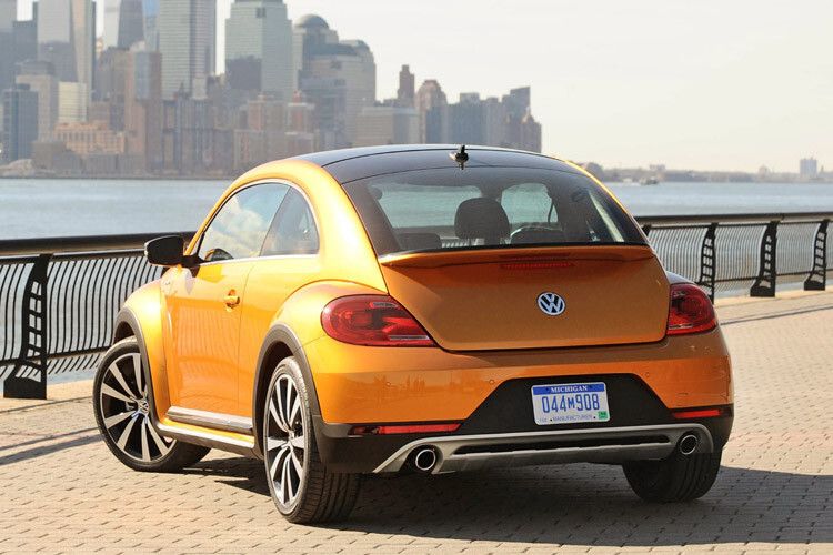 Dieses Auto wird es so nie in Serie geben. Was den kommenden Beetle betrifft, scheint eine Hybrid-Version aber beschlossene Sache zu sein. (VW)