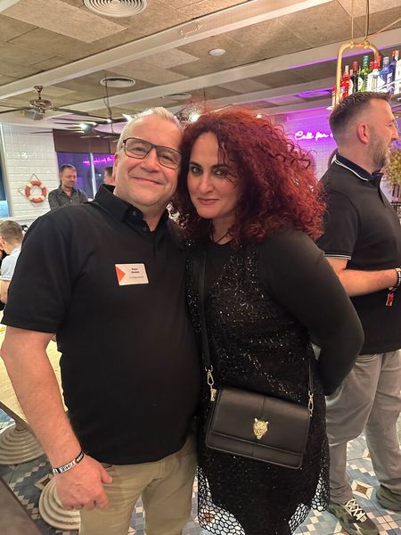 Ob vor oder hinter der Kamera, Peter Medam (ITZ) und Besa (IT-BUSINESS) beherrschen beides sehr gut. (Bild: Vogel IT-Medien GmbH)