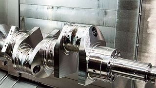 Für die hochpräzise und wirtschaftliche Bearbeitung von Großteilen wie Kurbel- und Messerwellen vertraut man bei Goldammer Wasserfuhr auf Maschinen aus dem Hause Mazak. (Mazak)