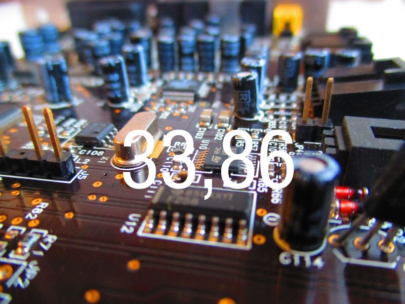 Petaflops Rechengeschwindigkeit hat Tianhe-2, der momentan leistungsstärkste Computer der Welt. Der chinesische Superrechner braucht 17.808 kW Leistung, besitzt 80.000 Intel Xeon Prozessoren und hat 1,5 Petabyte RAM. Sein Betriebssystem ist Linux. (Bild: Pixabay unter CC0 Public Domain)