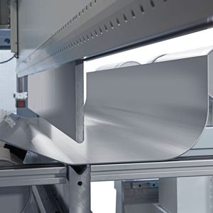 Synchro-Form führt bis zu 18 Biegeschritte auf jeder Seite des Profils automatisch aus.