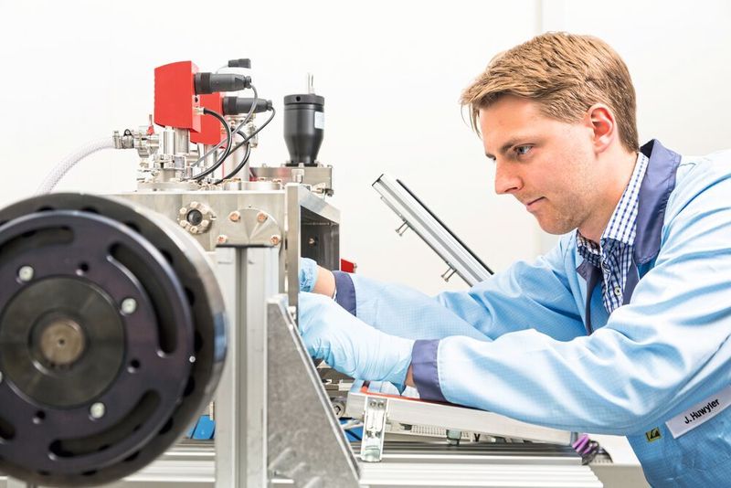 1988: Das Unternehmen wird ISO 9001 zertifiziert und gehört zu den ersten Firmen in der Schweiz, welche diese Norm erfüllen. Seither hinzugekommen sind die 
EN 9100 Zertifizierung und ISO 13485, welche speziell für die Medizintechnik von großer Bedeutung ist.  (Maxon Motor)