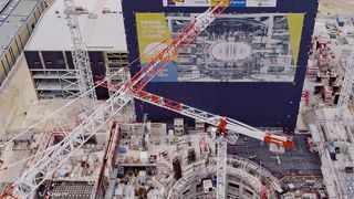 Die Iter-Baustelle aus der Luft. Nach dem Vorbild der Sonne soll hier in der Zukunft Energie erzeugt werden.  (ITER Organization)