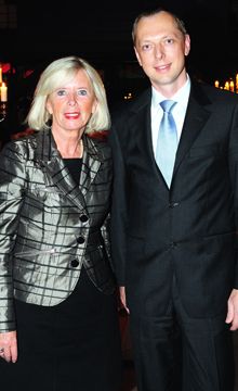 Ein ganz besonderer Dank gilt den beiden Sponsoren, die die Awards seit vielen Jahren fördern: Marion Johl (Santander Consumer Bank) und Ingo Fischer (Shell Deutschland).  (Archiv: Vogel Business Media)