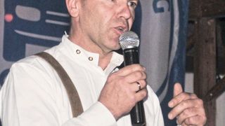 Jürgen Sangl ist bundesweit bekannter Elektroautospezialist.  (Bild: Zietz/»kfz-betrieb«)