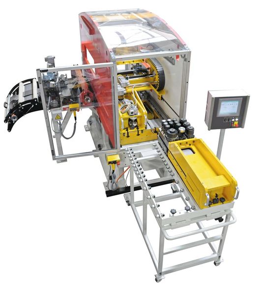 Die Anlage bietet leicht ausziehbare Werkzeugkassetten und damit eine einfache Werkzeugbestückung. (Bild: Dimeco)