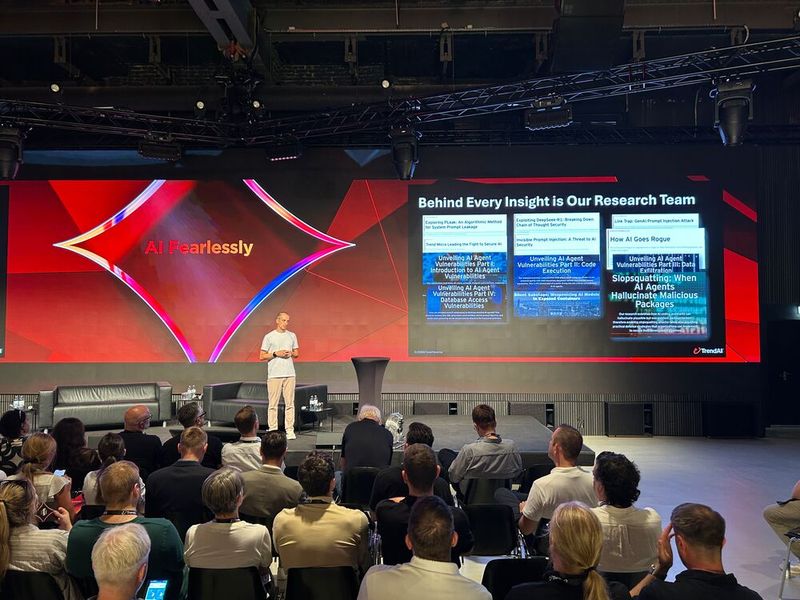Robert Wortmann (Principal Security Strategist, TrendAI) bot den Gästen einen umfassenden Überblick über die aktuelle Bedrohungslage und die Auswirkungen von KI auf die Cyberkriminalität. (Bild: Trend Micro)