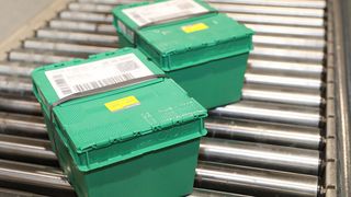 Nachhaltigerer Materialfluss: Trans-O-Flex-Großkunde MSD Tiergesundheit trennt sich von Einwegkartons und setzt jetzt auf Mehrwegboxen, was zig Tonnen Verpackungsmaterial spart. (Trans-O-Flex)
