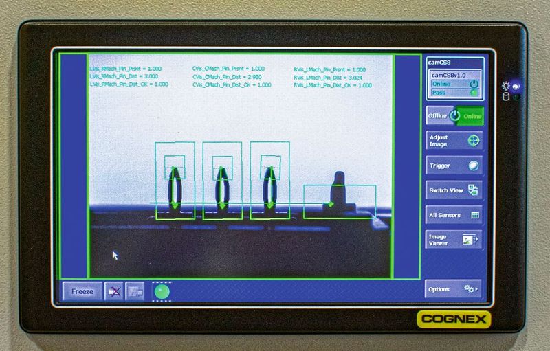 Touchscreen-Displays von Cognex zeigen dem Anlagenpersonal auftretende Fehlerarten in Echtzeit und ermöglichen eine schnellere Optimierung von Produktionsprozessen. (Bild: Cognex/SDC)