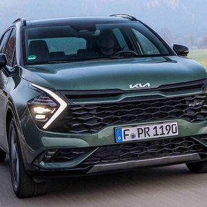 Kia hat große Teile seiner Modellpalette mild hybridisiert, darunter den Sportage. (Bild:  Kia)
