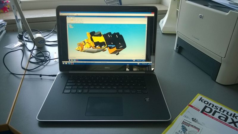 Das Multi-Touch-Display löst wahlweise mit Full-HD (1.980 × 1.020) oder mit QHD+ (3.200 × 1.800) auf. (Bild: M. Zwettler, konstruktionspraxis)