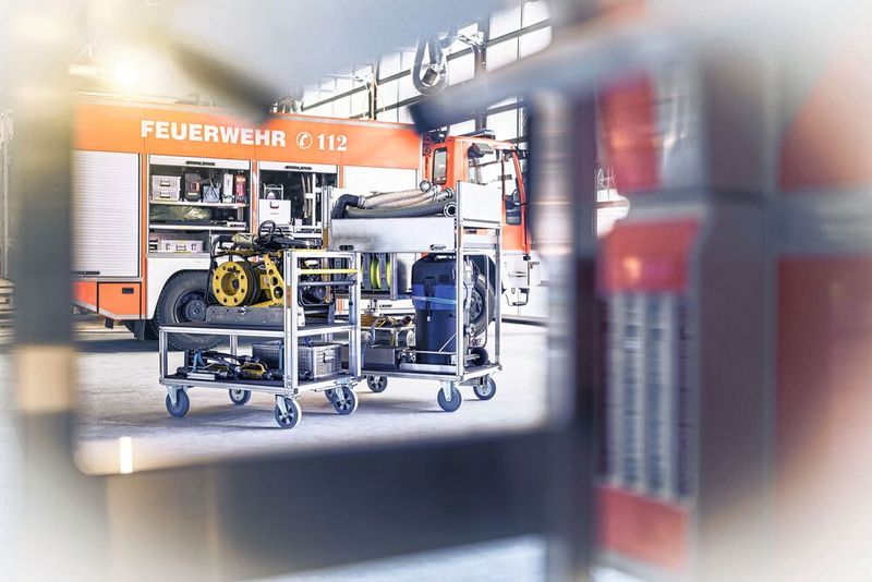 Die Rollcontainer der Munk Rettungstechnik werden auf der A+A Messe gezeigt .     (Bild: Munk Rettungstechnik)