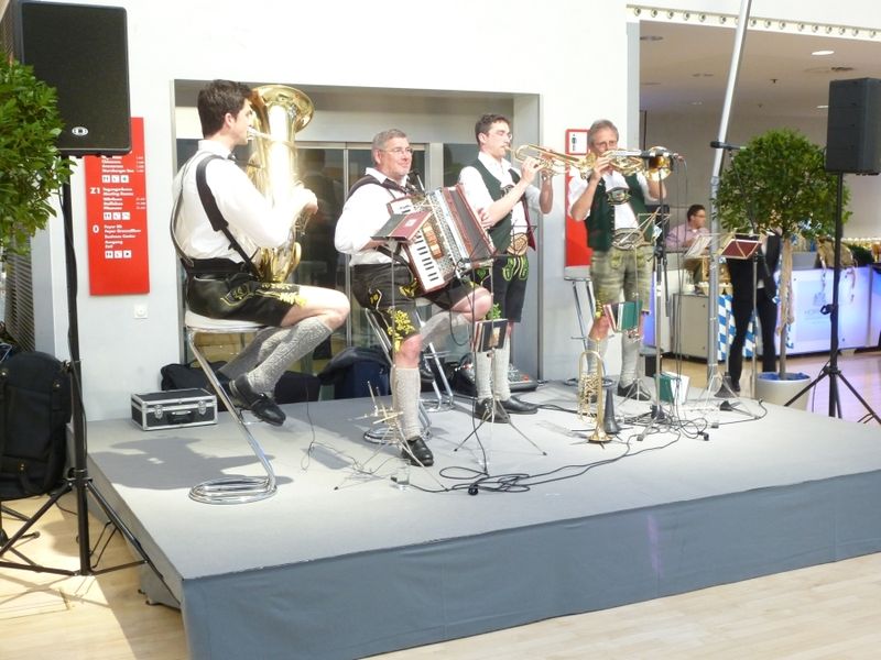 Impressionen vom diesjährigen Ausstellerabend der Analytica 2014 in München.
 Weitere aktuelle Bilder und Nachrichten finden Sie auf unserer Landingpage zur Analytica, in unserem Visitorguide zur Messe oder in den kommenden Tage auch auf der Bildergalerie-Übersichtsseite . (Bild: Back/LABORPRAXIS)