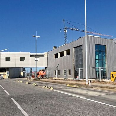 Neubau der Lactoferrin‑Anlage von DMK in Altentreptow (Bild: DMK Group)