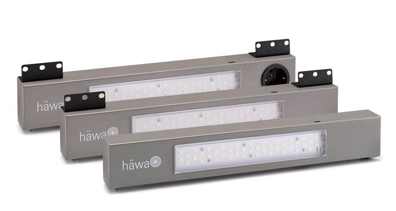 Die häwa GmbH präsentiert zahlreichen Neuheiten auf der SPS im eigenen Showtruck auf dem Messegelände. Ein Highlight ist die neue Sensor-Operated-LED-Leuchte SOL 704 für eine optimale Ausleuchtung von Schaltschränken. (Bild: häwa)