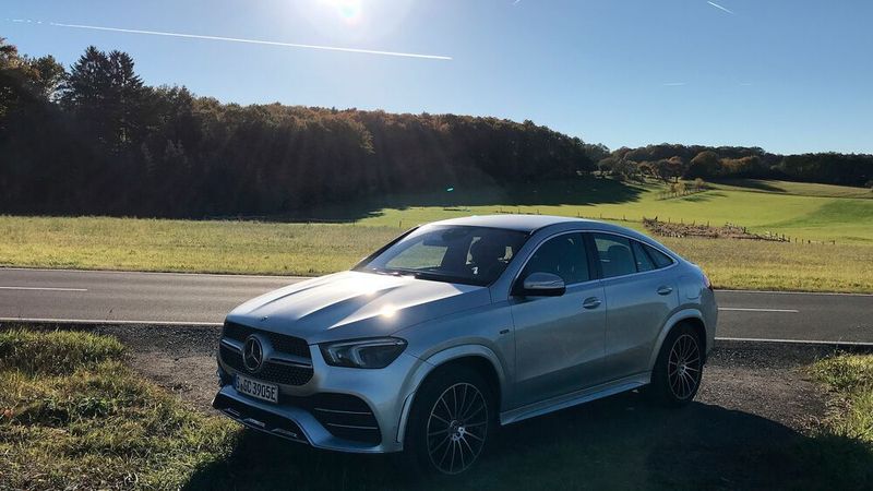 Wer sich im aktuellen Mercedes-Programm nicht so auskennt: Dies ist die Coupé-Variante des GLE, also des SUVs auf Basis der E-Klasse, das früher einmal als ML-Klasse bekannt war. (Rosenow/»kfz-betrieb«)
