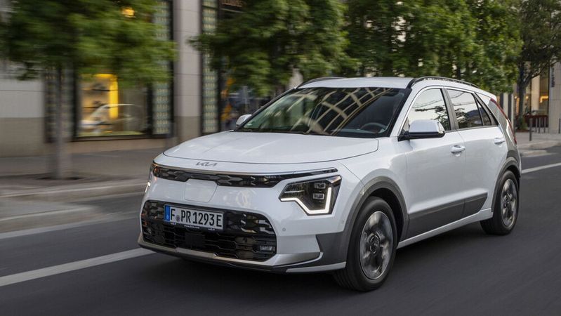 Der Einstiegspreis des Kia Niro EV sinkt mit der neuen Ausstattung „Vision“.(Bild:  Kia)
