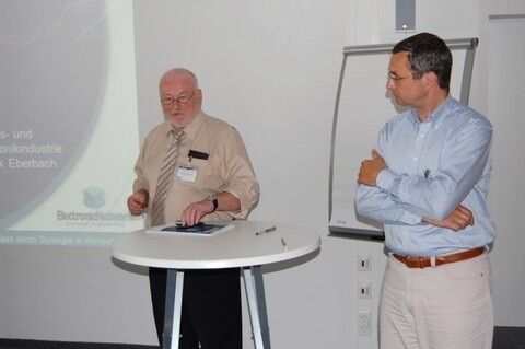 Hermann Österreicher, links, sprach über MES, CAQ und Traceability im Zusammenspiel (Archiv: Vogel Business Media)